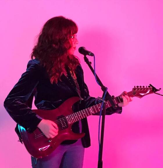 méabh stanford new female indie pop music artist with her purple guitar